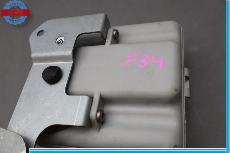 Load image into Gallery viewer, 07-14 Mercedes W221 S550 S63 CL550 Vacuum Valve Pump 1708050019 Oem
