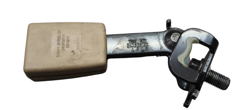 Load image into Gallery viewer, 11-13 Hyundai Equus SIG Rear Right Passenger Side Seat Belt Seatbelt Buckle Oem
