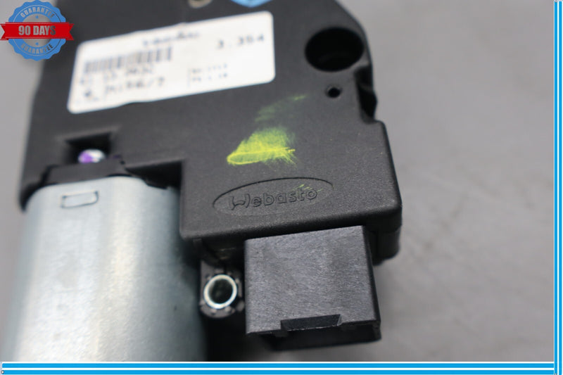 Load image into Gallery viewer, 14-17 Maserati Ghibli S Sunroof Sun Roof Motor Regulator 673000063 Oem
