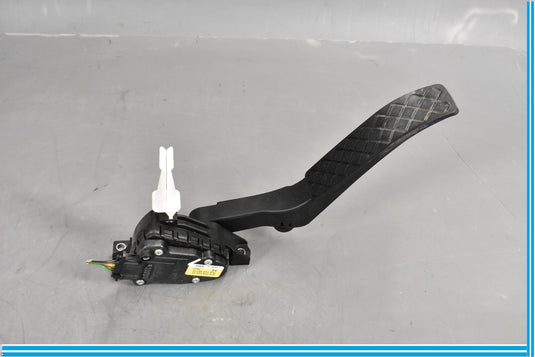 11-18 Volkswagen VW Touareg Front Lower Gas Acceleration Pedal Oem