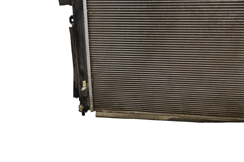 Load image into Gallery viewer, 15-18 Hyundai Genesis G80 Front Engine Cooling Radiator Assembly 25310B1140 Oem
