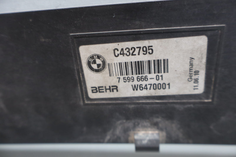 Load image into Gallery viewer, 09-15 BMW 750i 750Li Upper Top Radiator Support Carrier Bracket 17107577117 Oem
