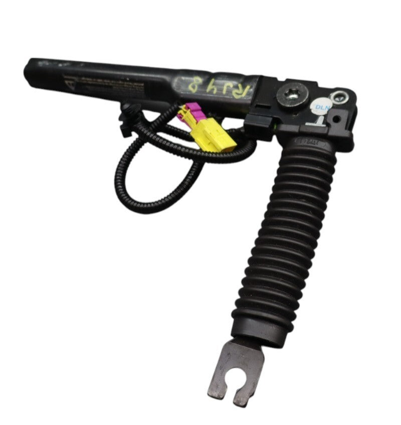 Load image into Gallery viewer, 11-13 Hyundai Equus Front Right Passenger Side Seat Belt Pre-Tensioner Oem
