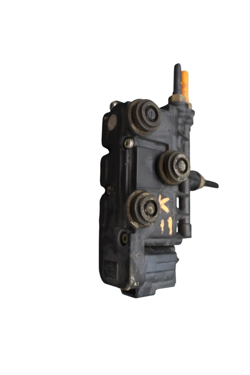 Load image into Gallery viewer, 05-16 Land Rover Range Rover Sport Air Suspension Valve Block Airmatic Oem
