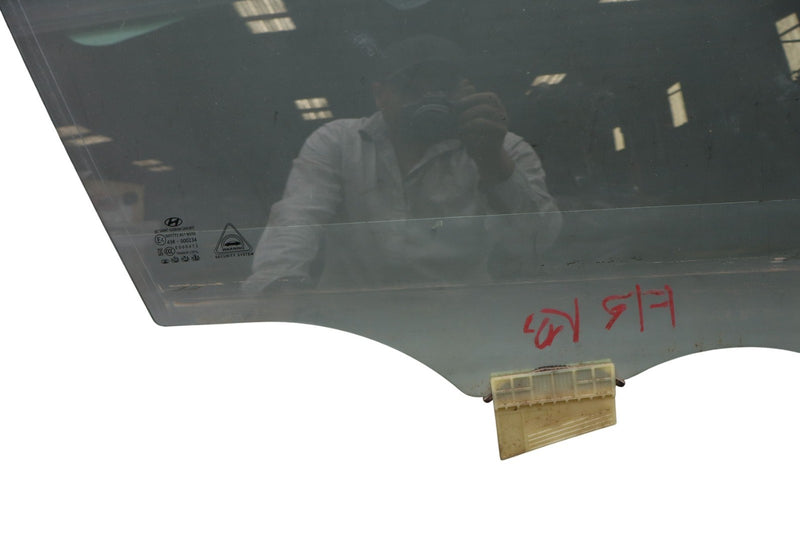 Load image into Gallery viewer, 15-16 Hyundai Genesis Front Right Passenger Side Door Window Auto Glass Oem
