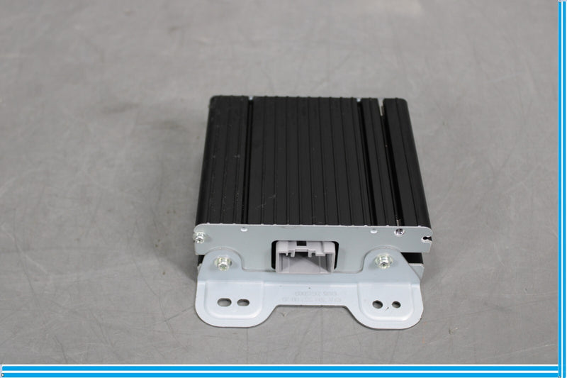 Load image into Gallery viewer, 06-13 Mercedes X164 GL450 R350 ML350 Power Inverter Module 2049820020 Oem
