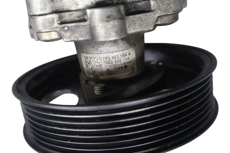 Load image into Gallery viewer, 11-18 Porsche Cayenne 958 Engine Power Steering Pump W/ Pulley 7P0422154A Oem
