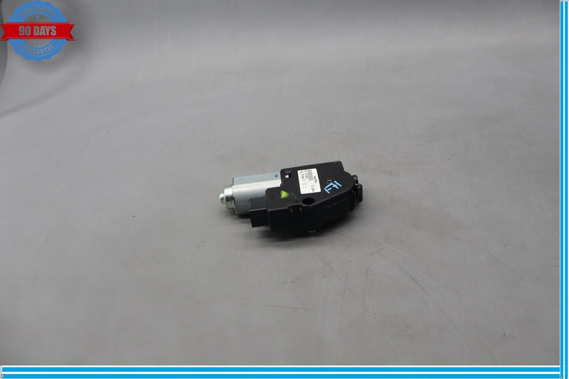 Load image into Gallery viewer, 14-17 Maserati Ghibli S Sunroof Sun Roof Motor Regulator 673000063 Oem
