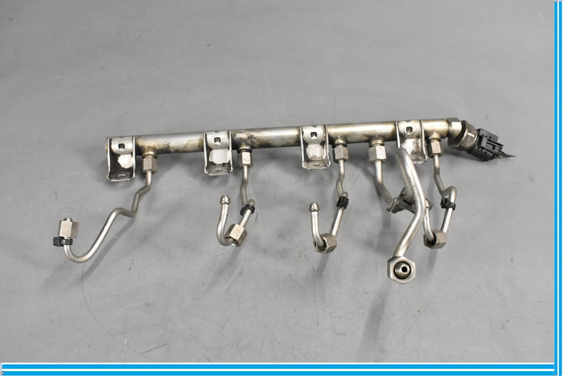 Load image into Gallery viewer, 09-12 BMW 750Li 750i F01 F02 High Pressure Fuel Injector Rail Oem
