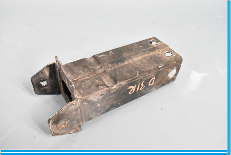 Load image into Gallery viewer, 00-06 Mercedes CL500 CL600 W215 Front Right Bumper Reinforcement Bar Bracket Oem
