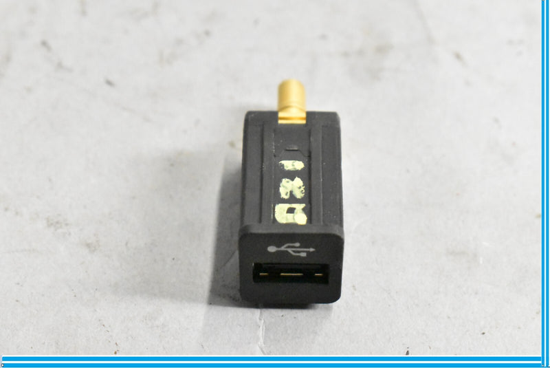 Load image into Gallery viewer, 09-15 BMW 750i 750Li F01 F02 USB Socket Input Receiver 9167196 Oem
