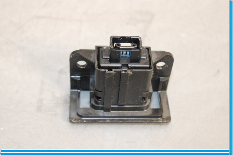 Load image into Gallery viewer, 07-17 Lexus LS460 Power Trunk Close Lid Control Switch Button 15C081 Oem
