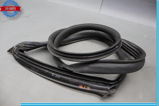 14-20 Maserati Ghibli Front Left Side Door Body Weatherstrip Gasket Seal Oem