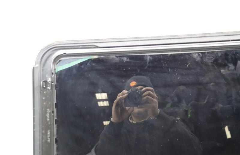 Load image into Gallery viewer, 14-22 Maserati Ghibli Sun Roof SunRoof  Moon Roof Glass Panel 6117075D Oem
