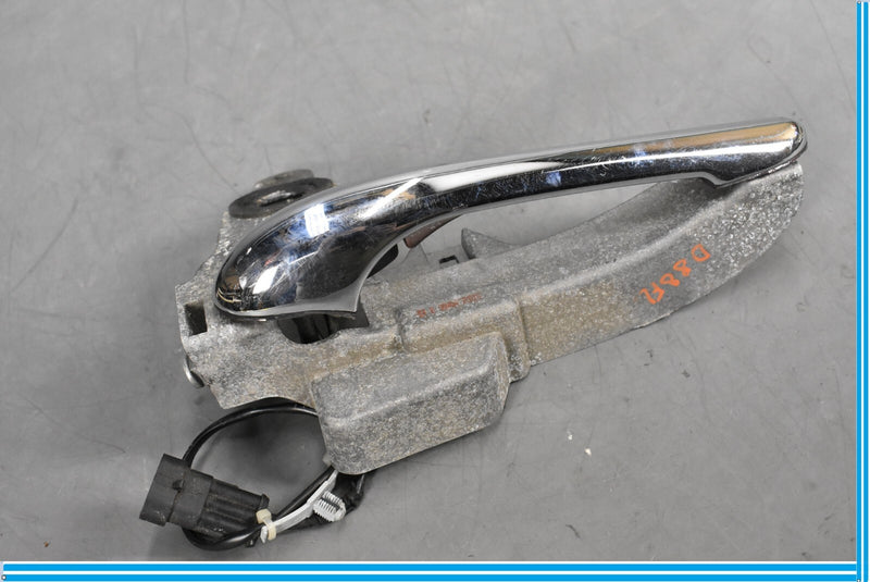 Load image into Gallery viewer, 05-08 Maserati Quattroporte M139 Front Left Side Exterior Door Lock Handle Oem
