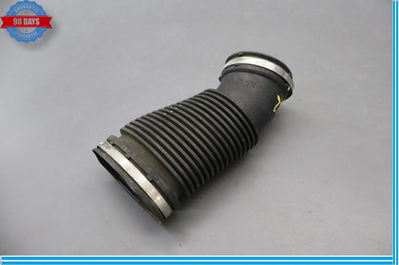 Load image into Gallery viewer, 10-12 Land Rover Range Rover HSE Passenger Side Air Intake Tube 1037120 Oem
