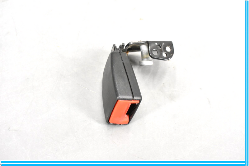Load image into Gallery viewer, 12-18 Mercedes CLS550 W218 Rear Right Passenger Side Seat Belt Buckle Oem
