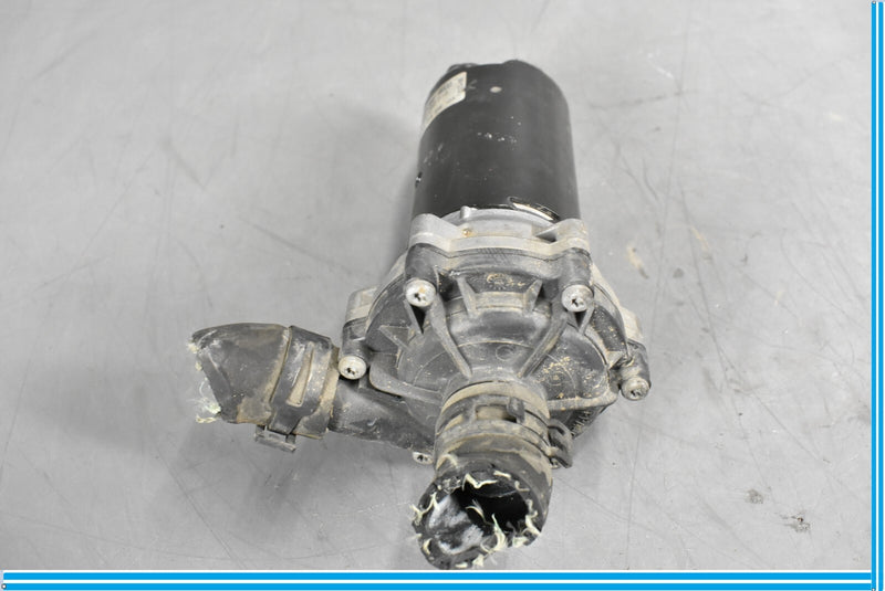 Load image into Gallery viewer, 10-14 Mercedes CLS550 S550 CL63 AMG Auxiliary AUX Circulation Water Pump Oem
