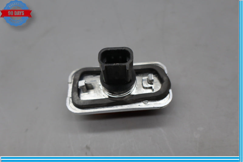 Load image into Gallery viewer, 03-09 HUMMER H2 Rear Center Clearance Marker Lamp Light Lens Oem
