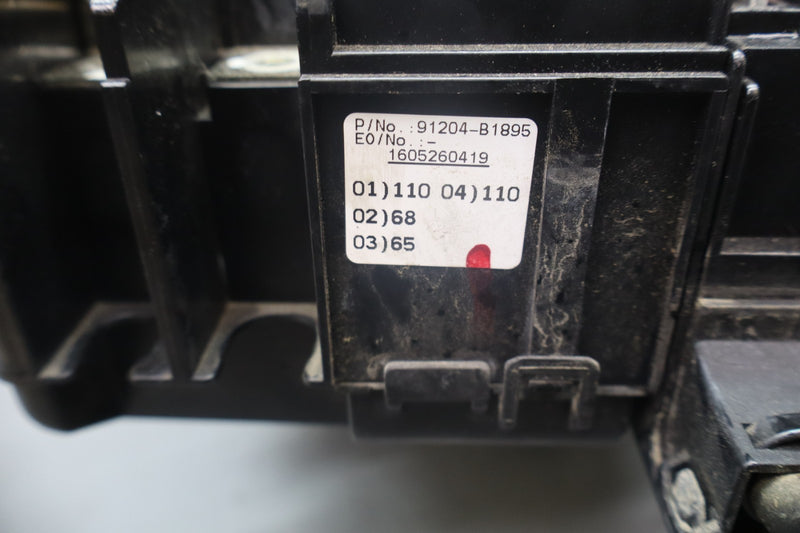 Load image into Gallery viewer, 15-20 Hyundai Genesis G80 Fuse Box Junction Relay Control Module 91204-B1895 Oem
