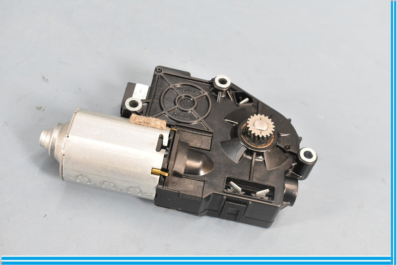 Load image into Gallery viewer, 12-18 BMW 650i Front Left Sunroof Sun Roof Shade Motor Oem
