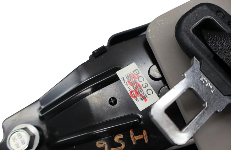 Load image into Gallery viewer, 15-17 Hyundai Genesis Rear Center Seat Belt Seatbelt Retractor W/ Buckle Oem
