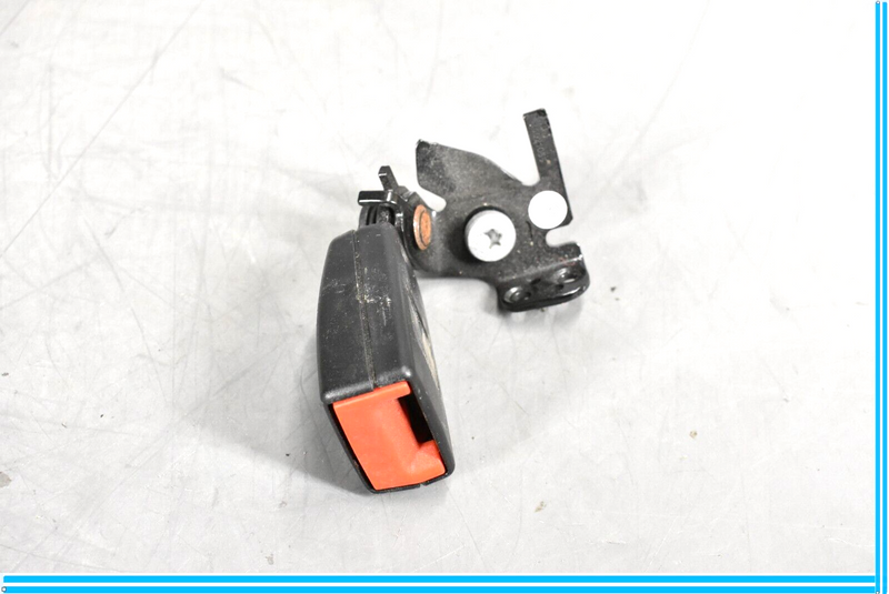 Load image into Gallery viewer, 12-18 Mercedes CLS550 W218 Rear Left Driver Side Seat Belt Buckle Oem
