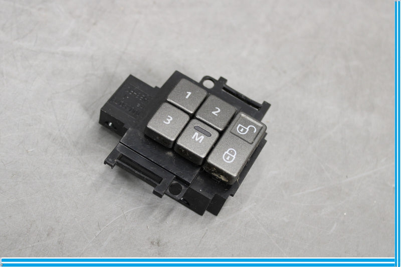 Load image into Gallery viewer, 10-13 Land Rover Range Rover Sport Front Left Side Door Handle Switch Oem
