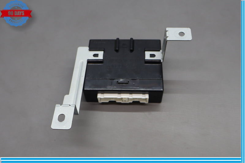 Load image into Gallery viewer, 11-13 Hyundai Equus Rear Parking Assist Control Module Unit 95700-3N000 Oem

