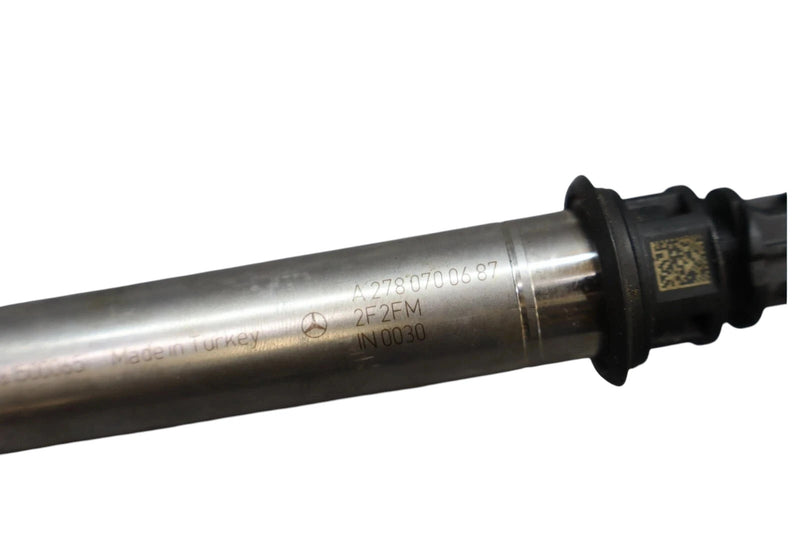 Load image into Gallery viewer, 11-18 Mercedes W207 GLS550 CL550 E550 Engine Motor Fuel Injector 0261500065 OEM
