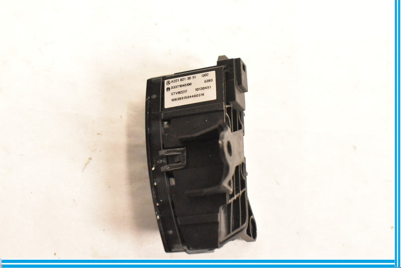 Load image into Gallery viewer, MERCEDES S550 W221 FRONT LEFT DRIVER SIDE DOOR LOCK SWITCH OEM 2007 - 2013 
