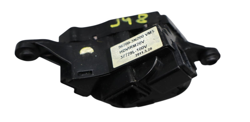 Load image into Gallery viewer, 11-13 Hyundai Equus SIG Steering Wheel Cruise Audio Radio Control Switch Oem
