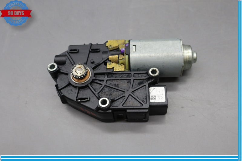 Load image into Gallery viewer, 14-24 Maserati Quattroporte SQ4 M156 Sunroof Sun Roof Motor 673000063 Oem
