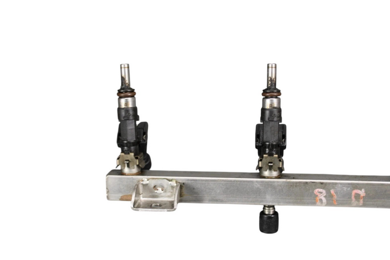 Load image into Gallery viewer, 03-19 Maserati Quattroporte Right Side Fuel Injection Rail Line W/ Injectors Oem
