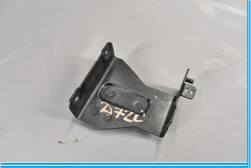 Load image into Gallery viewer, 03-06 Mercedes S600 ABS Pump Left Hose Line Mount Bracket A2203202643 Oem
