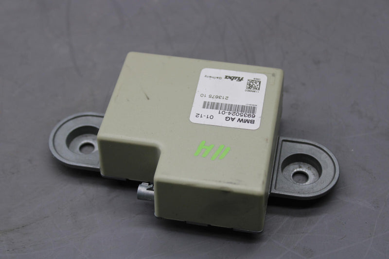 Load image into Gallery viewer, 08-18 BMW 528i 535i F10 Rear Antenna Backup Control Module Unit 6935024 Oem

