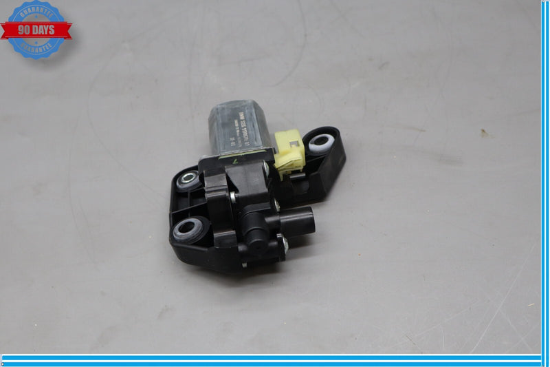 Load image into Gallery viewer, 09-15 BMW 750i F01 F02 F10 Rear Right Passenger Door Window Sun Shade Motor Oem
