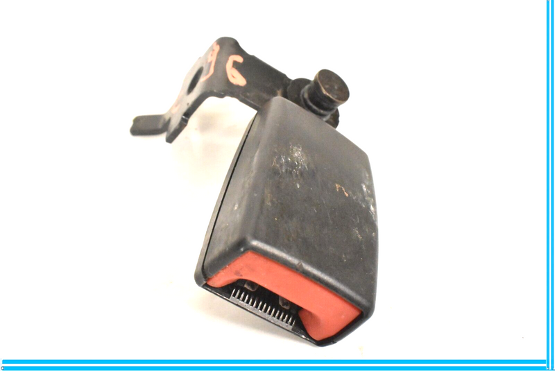 Load image into Gallery viewer, BMW E70 E71 X5 X6 REAR LEFT/RIGHT LOWER SEAT BELT BUCKLE RECEIVER LATCH OEM
