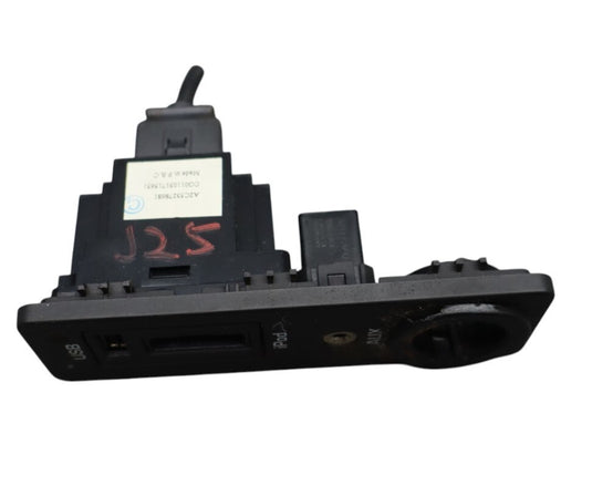 09-15 Jaguar X250 XF XFR Front Console USB AUX iPod Plug Connection Port Oem