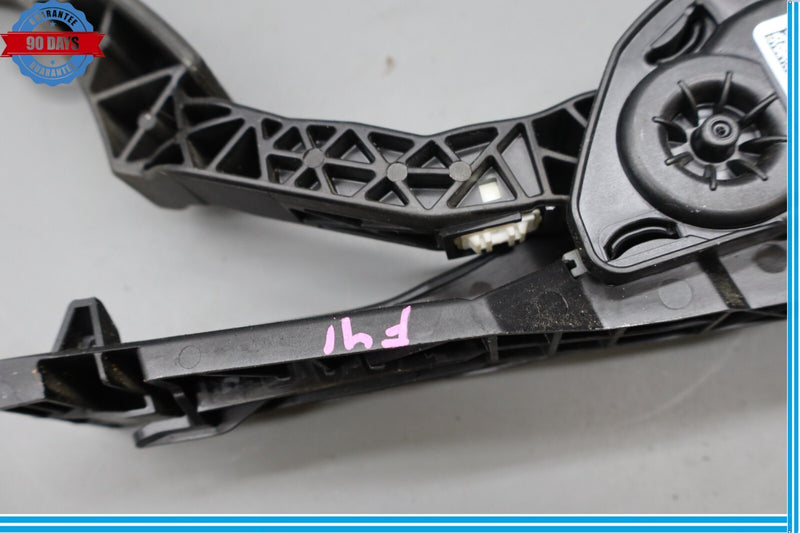 Load image into Gallery viewer, 12-19 Mercedes W166 ML350 GL450 GL550 Gas Throttle Pedal Accelerator Oem

