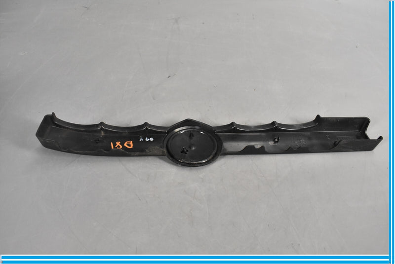 Load image into Gallery viewer, 11-17 Volkswagen VW Touareg Engine Cover Plastic Trim With VW Logo 7P6971797 Oem
