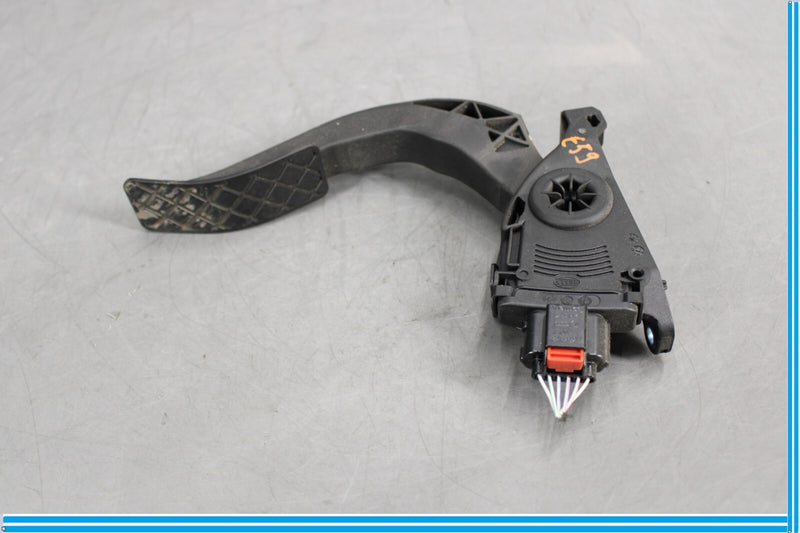 Load image into Gallery viewer, 11-17 Audi A8 Quattro Front Gas Accelerator Throttle Pedal Oem
