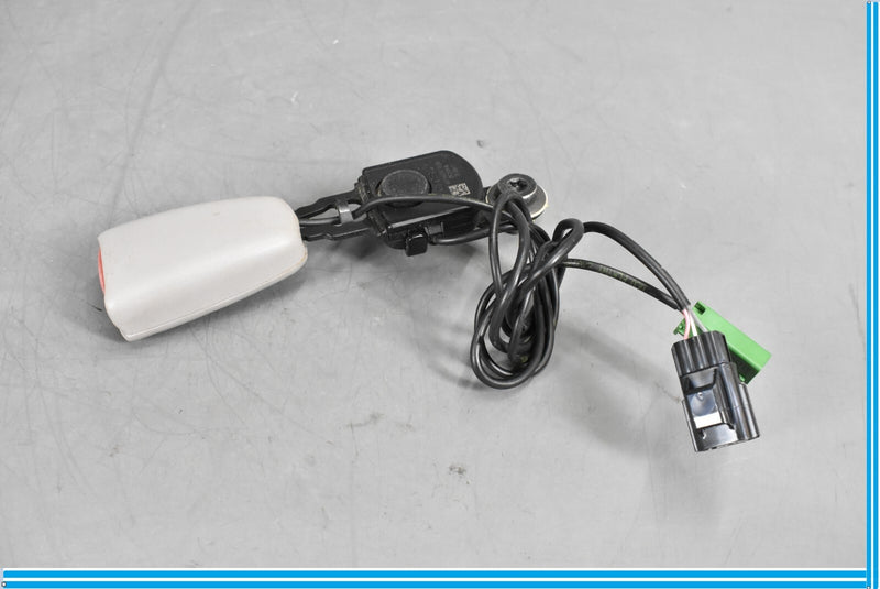 Load image into Gallery viewer, 06-13 Volvo C70 Front Right Passenger Side Seat Belt Buckle Oem
