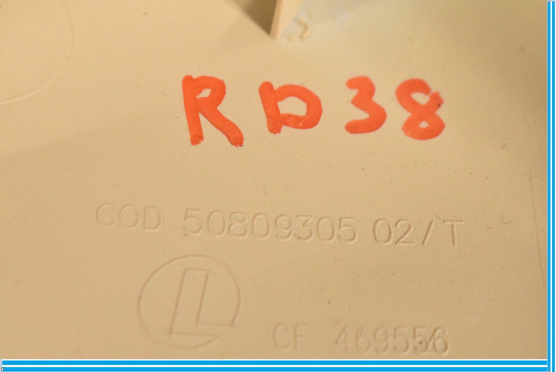 Load image into Gallery viewer, 09-13 Maserati Quattroporte M139 Front Right Inner Seat Cover Trim 50809305 Oem
