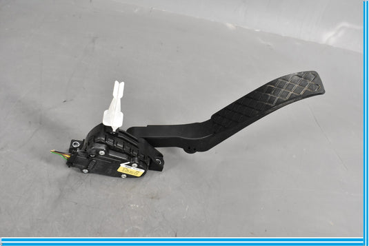 11-18 Volkswagen VW Touareg Front Lower Gas Acceleration Pedal Oem