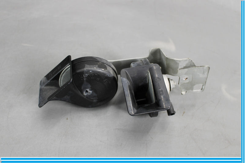 Load image into Gallery viewer, 04-10 BMW 645Ci 650i Low &amp; High Pitch Horn Set W/Bracket 6935709 Oem
