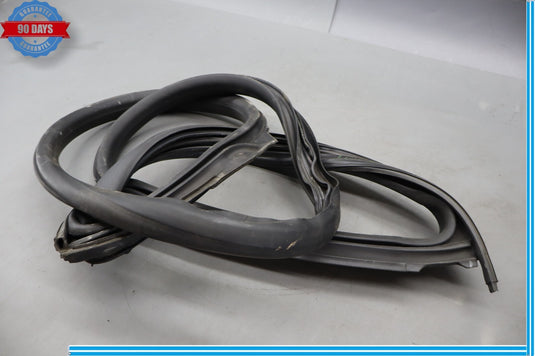 14-20 Maserati Ghibli Rear Right Side Door Body Weatherstrip Gasket Seal Oem