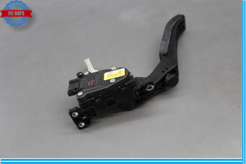 Load image into Gallery viewer, 11-18 Porsche Cayenne Gas Throttle Pedal Accelerator 7L0723507 Oem
