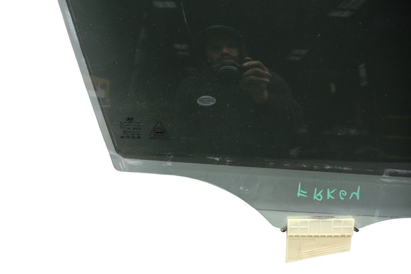 Load image into Gallery viewer, 15-16 Hyundai Genesis Front Right Passenger Side Door Window Auto Glass Oem
