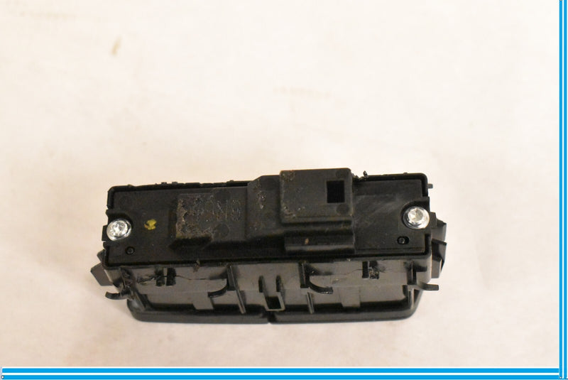 Load image into Gallery viewer, W204 W212 W218 MERCEDES 08-18 C E CLS CLASS FRONT RIGHT DOOR CENTAL LOCK
